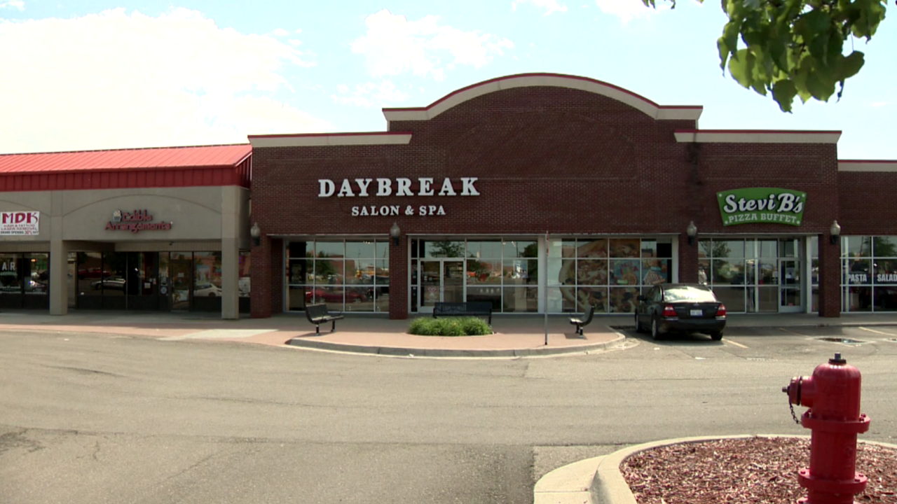 Bomb threat prompts evacuations at strip mall in Woodhaven